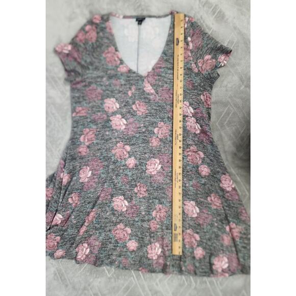 Torrid Size 2X Gray Floral Short Sleeve V Neck Knee Length Knit Dress - Picture 7 of 10